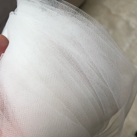 🖤 Gorgeous Light Ivory Single Tier Wedding Veil - Picture 4 of 5